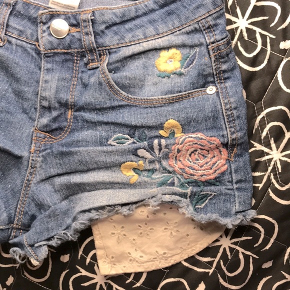 Bebe Girls Sz 10 Embroidered Shorts - Picture 2 of 7